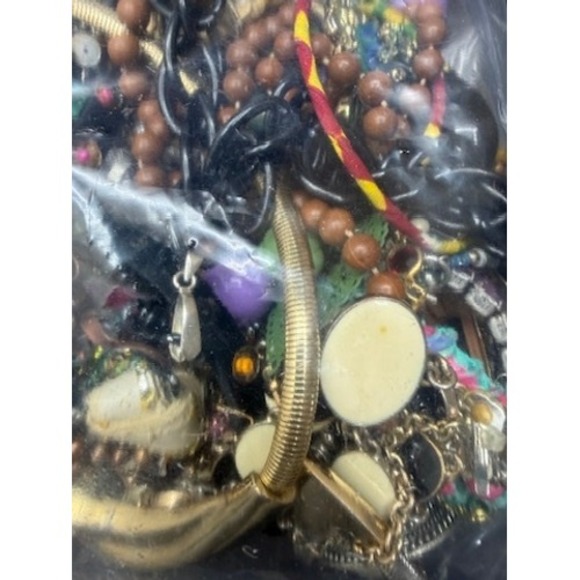 HUGE Crafting Jewelry Lot Over 16 Lbs Broken Junk New Vintage Costume Fashion - Picture 9 of 14